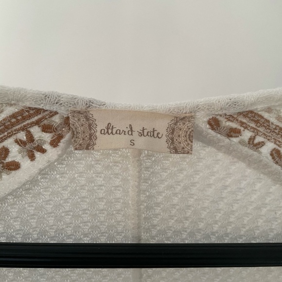 Altar’d State Women’s White Waffle Knit Embroided Long Sleeve Size Small - Picture 2 of 7